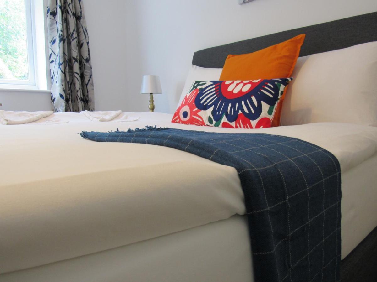 The Cambridge Suites - Tas Accommodations Esterno foto