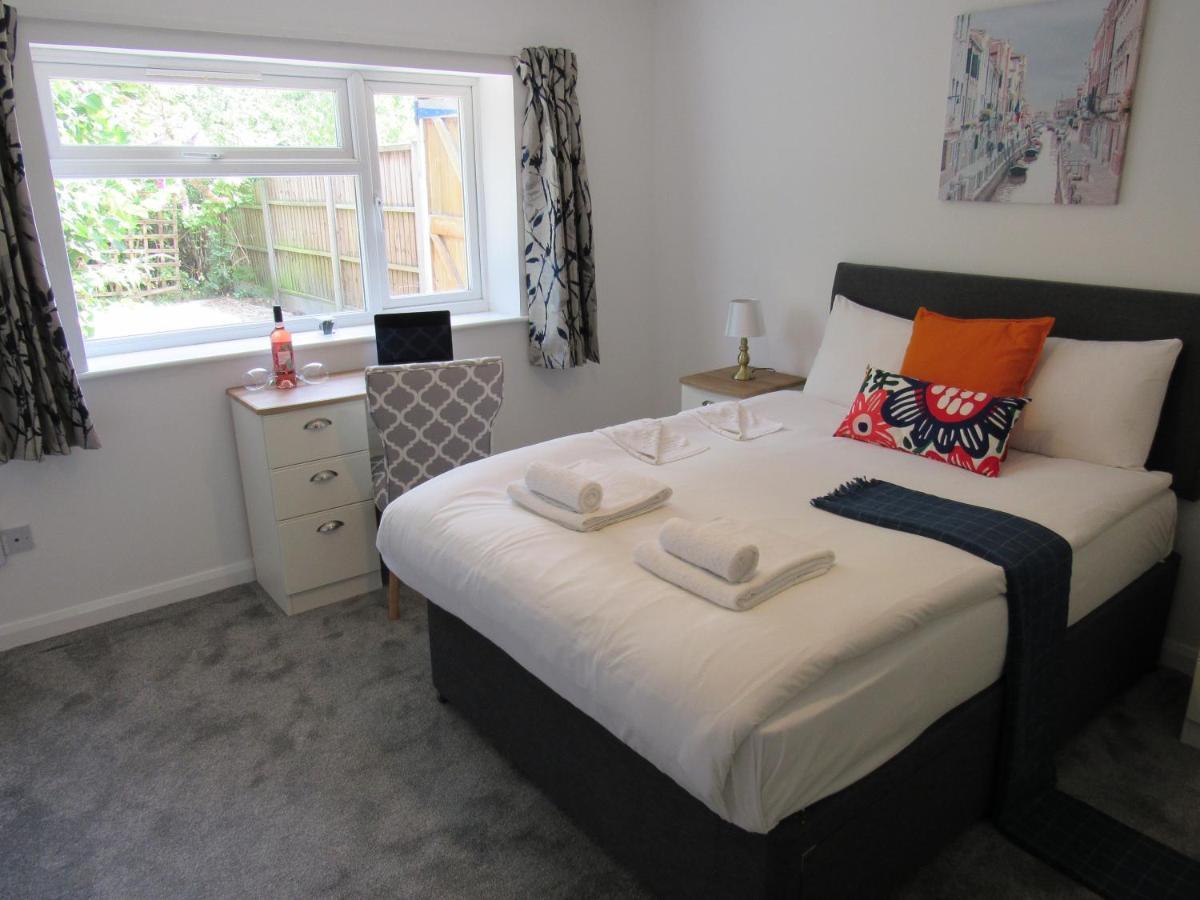 The Cambridge Suites - Tas Accommodations Esterno foto