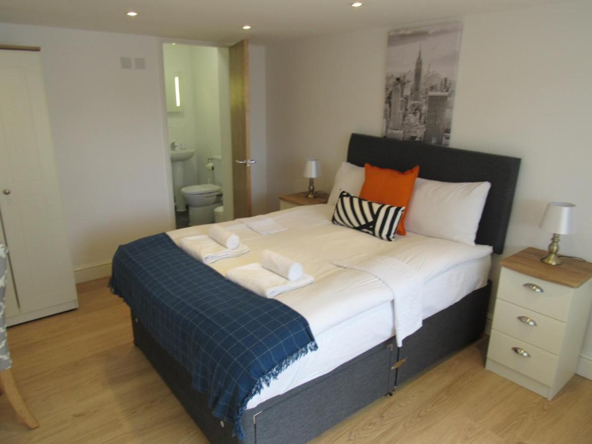 The Cambridge Suites - Tas Accommodations Esterno foto