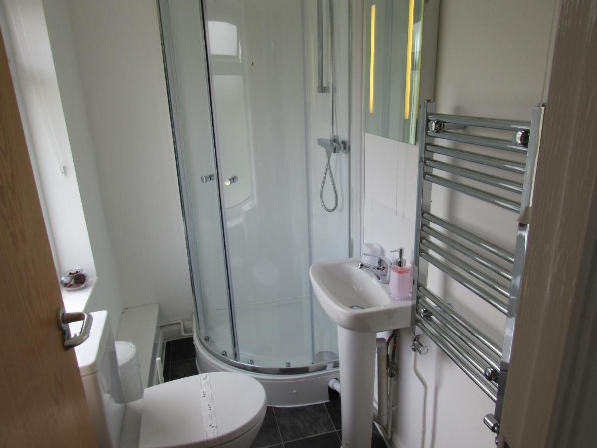 The Cambridge Suites - Tas Accommodations Esterno foto