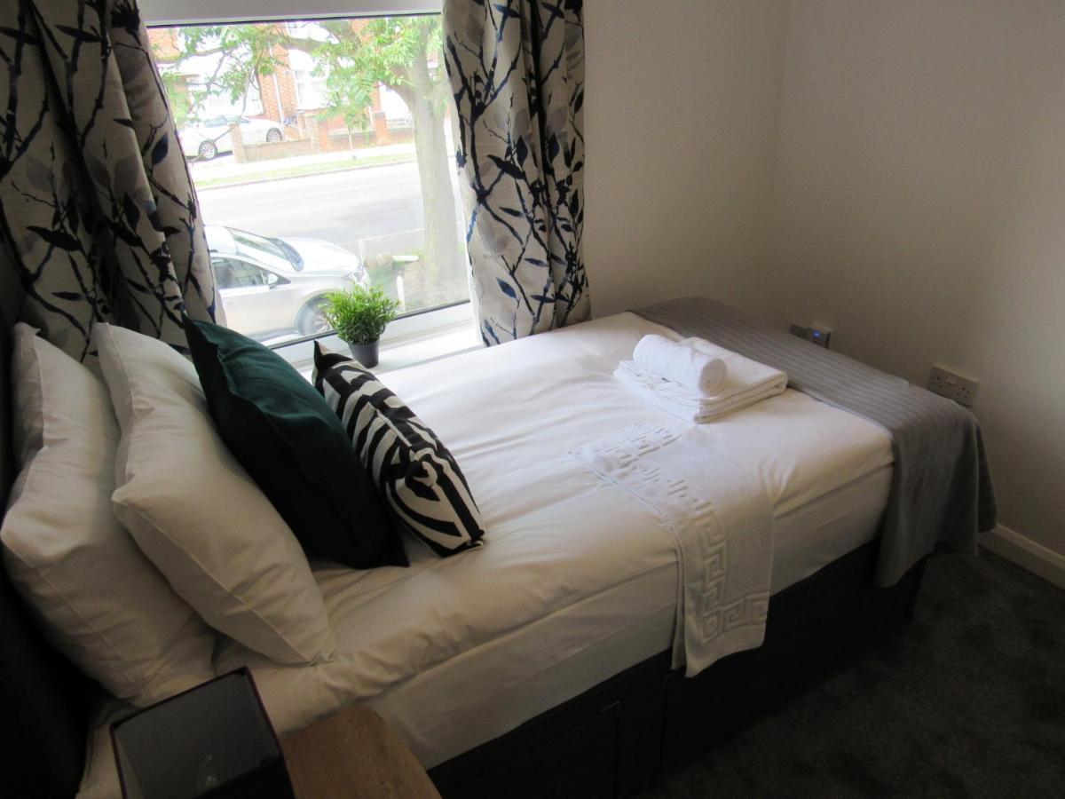 The Cambridge Suites - Tas Accommodations Esterno foto